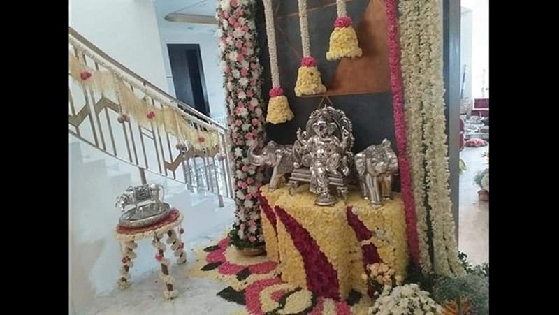 ಪೂಜೆಗೆ ದೇವರಿಗೆ ಮಾಡಿದ ಅಲಂಕಾರ