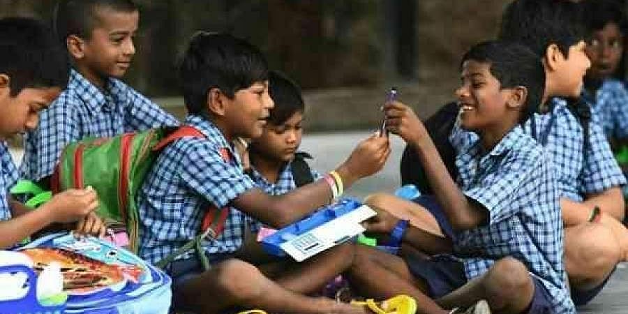 ಕೋವಿಡ್ ಟಿಪಿಆರ್ ಶೇ.5 ಕ್ಕಿಂತ ಕಡಿಮೆ ಇರುವ ಪ್ರದೇಶಗಳಲ್ಲಿ ಪ್ರಾಥಮಿಕ ಶಾಲೆ ತೆರೆಯಬಹುದು: ಐಸಿಎಂಆರ್ ಮುಖ್ಯಸ್ಥ