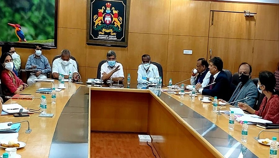 ಕೈಗಾರಿಕಾ ಸ್ನೇಹಿ ಆಸ್ತಿ ತೆರಿಗೆ ಅನುಷ್ಠಾನಕ್ಕೆ ಸುಧಾರಣೆ ಅಗತ್ಯ: ಅಧಿಕಾರಿಗಳಿಗೆ ಸಚಿವ ಜಗದೀಶ್ ಶೆಟ್ಟರ್ ಸೂಚನೆ