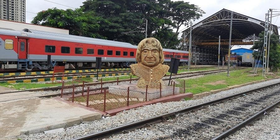 ಯಶವಂತಪುರ ರೈಲು ನಿಲ್ದಾಣದಲ್ಲಿ ಗುಜರಿ ವಸ್ತುಗಳಿಂದ ಡಾ. ಅಬ್ದುಲ್ ಕಲಾಂ ಸುಂದರ ಮೂರ್ತಿ ಸ್ಥಾಪನೆ!