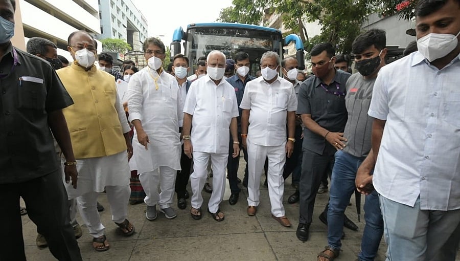 'ಬೆಂಗಳೂರು ನಗರವನ್ನು ನಿಜವಾದ ಸಿಲಿಕಾನ್ ಸಿಟಿ ಮಾಡುವುದು ನಮ್ಮ ಗುರಿ': ಸಿಟಿ ರೌಂಡ್ಸ್ ಹಾಕಿದ ಸಿಎಂ ಯಡಿಯೂರಪ್ಪ 