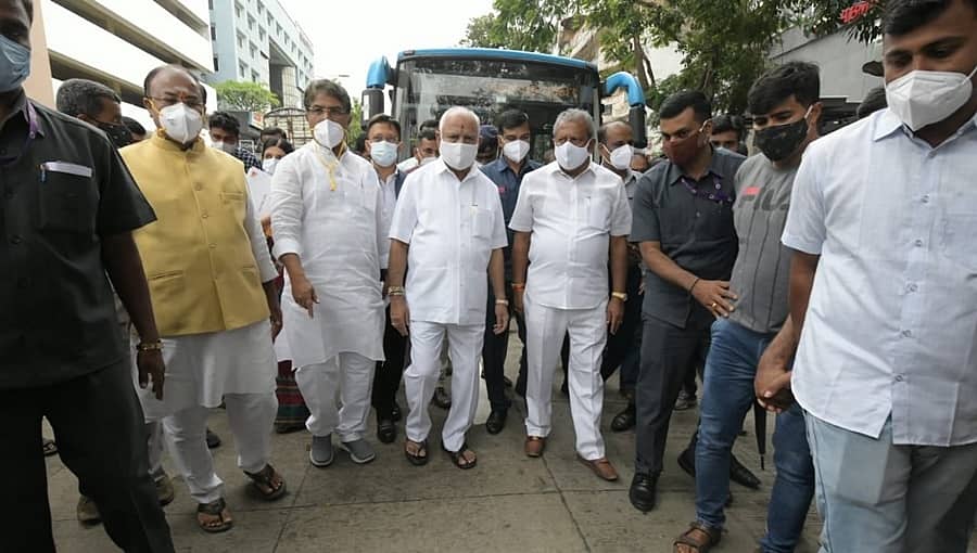 'ಬೆಂಗಳೂರು ನಗರವನ್ನು ನಿಜವಾದ ಸಿಲಿಕಾನ್ ಸಿಟಿ ಮಾಡುವುದು ನಮ್ಮ ಗುರಿ': ಸಿಟಿ ರೌಂಡ್ಸ್ ಹಾಕಿದ ಸಿಎಂ ಯಡಿಯೂರಪ್ಪ 