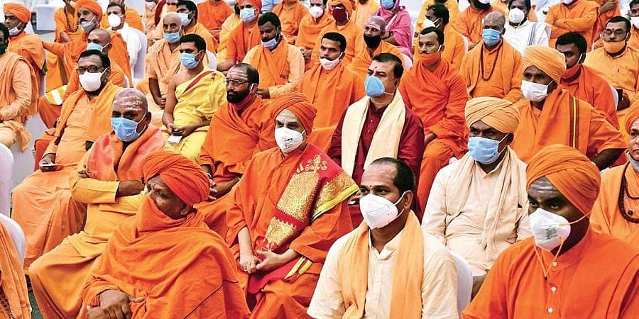 ಸಿಎಂ ಸ್ಥಾನದಿಂದ ಯಡಿಯೂರಪ್ಪರನ್ನು ಇಳಿಸಿದರೆ ರಾಜಕೀಯ ಅಸ್ಥಿರತೆ ಎದುರಾಗಲಿದೆ: ಬಿಜೆಪಿಗೆ ಖಾವಿಧಾರಿಗಳ ಎಚ್ಚರಿಕೆ