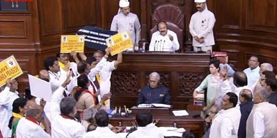 ಸಂಸತ್ತಿನಲ್ಲಿ ಗದ್ದಲ: ಅಸಹಾಯಕರಾಗುತ್ತಿದ್ದೇವೆ ಎಂದ ವೆಂಕಯ್ಯ ನಾಯ್ಡು; ರಾಜ್ಯಸಭೆ, ಲೋಕಸಭೆ ಕಲಾಪ ಮುಂದೂಡಿಕೆ