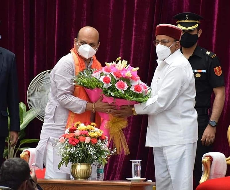 ಇಂದು ಪ್ರಮಾಣ ವಚನ ಸ್ವೀಕಾರ ಸಮಾರಂಭಕ್ಕೆ ಮುನ್ನ ಬೊಮ್ಮಾಯಿಯವರು ಬಿ ಎಸ್ ಯಡಿಯೂರಪ್ಪ, ಧರ್ಮೇಂದ್ರ ಪ್ರಧಾನ್, ಕಿಶನ್ ರೆಡ್ಡಿ ಮತ್ತು ರಾಜ್ಯ ಉಸ್ತುವಾರಿ ಅರುಣ್ ಸಿಂಗ್ ಅವರನ್ನು ಭೇಟಿ ಮಾಡಿದ್ದರು.