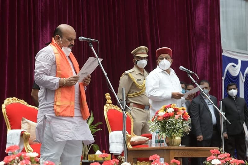 ಉತ್ತರ ಕರ್ನಾಟಕದ ಲಿಂಗಾಯತ ನಾಯಕ ಬೊಮ್ಮಾಯಿಯವರು ಯಡಿಯೂರಪ್ಪನವರಿಗೆ ನಿಷ್ಠಾವಂತ. ಬೊಮ್ಮಾಯಿಯವರ ಆಯ್ಕೆಯಲ್ಲಿ ಯಡಿಯೂರಪ್ಪನವರ ಪಾತ್ರ ಮತ್ತು ಪ್ರಭಾವ ನಿಚ್ಚಳವಾಗಿದೆ ಎಂದು ಪಕ್ಷದ ಮೂಲಗಳು ಹೇಳುತ್ತವೆ.