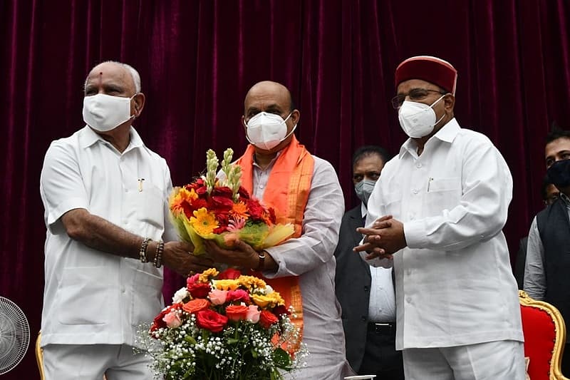 ರಾಜಕೀಯ ವಿದ್ಯಾಮಾನದಲ್ಲಿ ಬಿ ಎಸ್ ಯಡಿಯೂರಪ್ಪನವರು 4ನೇ ಅವಧಿಗೆ ಅಧಿಕಾರ ಪೂರ್ಣಗೊಳಿಸದೆ ರಾಜೀನಾಮೆ ಸಲ್ಲಿಸಿದರು. ನಂತರ ನಡೆದ ಬಿಜೆಪಿ ಶಾಸಕಾಂಗ ಪಕ್ಷ ಸಭೆಯಲ್ಲಿ ಬಸವರಾಜ ಬೊಮ್ಮಾಯಿಯವರನ್ನು ಸರ್ವಾನುಮತದಿಂದ ನೂತನ ಸಿಎಂ ಎಂದು ಘೋಷಿಸಲಾಯಿತು.