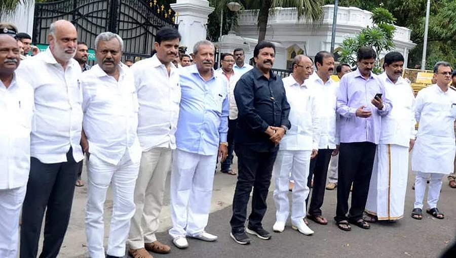 ವಲಸಿಗರಿಗೀಗ ಬೊಮ್ಮಾಯಿ ಸಂಪುಟ ಸೇರಲು 'ಸಿಡಿ' ಸಂಕಟ