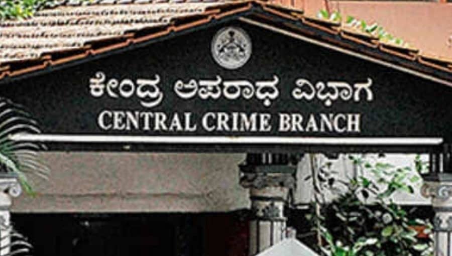 ಬೆಂಗಳೂರು: ಬೆಳ್ಳಂಬೆಳಗ್ಗೆ ರೌಡಿಶೀಟರ್​ ಮನೆಗಳ ಮೇಲೆ ಪೊಲೀಸರ ದಾಳಿ, ಹಲವರು ವಶಕ್ಕೆ