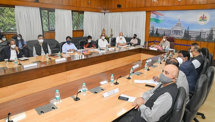 ಎಂಟು ಜಿಲ್ಲೆಗಳ ಅಧಿಕಾರಿಗಳೊಂದಿಗೆ ಸಿಎಂ ವಿಡಿಯೋ ಸಂವಾದ: ಕೋವಿಡ್ ಪರಿಸ್ಥಿತಿ, ಕ್ರಮಗಳ ಪರಾಮರ್ಶೆ