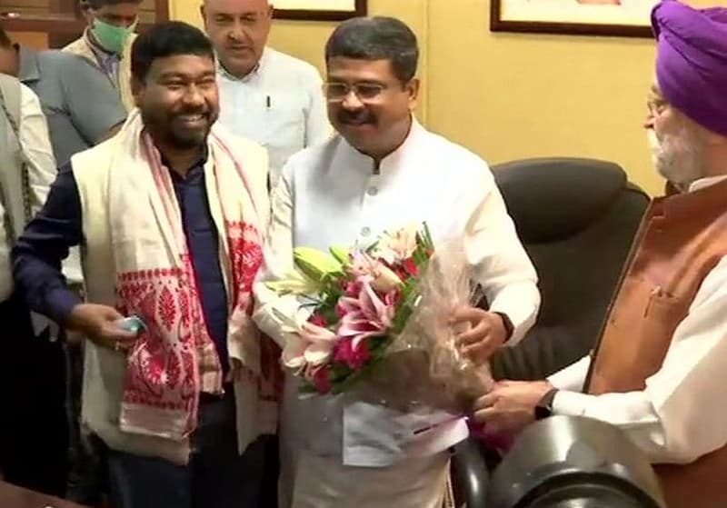 ನೂತನ ಪೆಟ್ರೋಲಿಯಂ ಖಾತೆ ಸಚಿವ ಹರ್ದೀಪ್ ಸಿಂಗ್ ಪುರಿಯವರಿಗೆ ಧರ್ಮೇಂದ್ರ ಪ್ರಧಾನ್ ಅಭಿನಂದನೆ