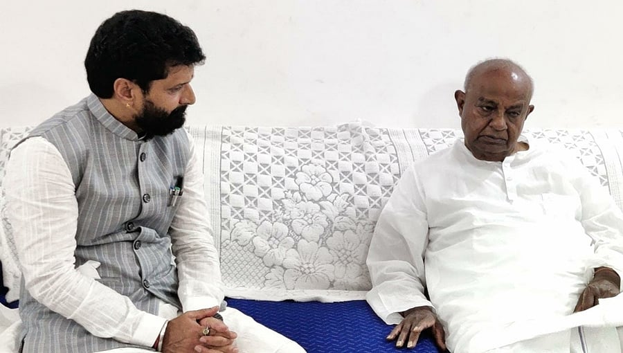 ಮಾಜಿ ಪ್ರಧಾನಿ ದೇವೇಗೌಡರನ್ನು ಭೇಟಿ ಮಾಡಿದ ಸಿ.ಟಿ. ರವಿ; ಬಹಳ ಹೊತ್ತು ಮಾತುಕತೆ!