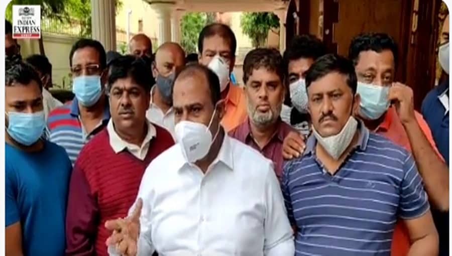 ಬಿಜೆಪಿ ಶಾಸಕ ಸತೀಶ್ ರೆಡ್ಡಿ ಮನೆ ಮುಂದೆ ನಿಲ್ಲಿಸಿದ್ದ ಕಾರುಗಳಿಗೆ ದುಷ್ಕರ್ಮಿಗಳಿಂದ ಬೆಂಕಿ: ಆರೋಪಿಗಳ ಪತ್ತೆಗೆ ಪೊಲೀಸರ ತಲಾಶ್