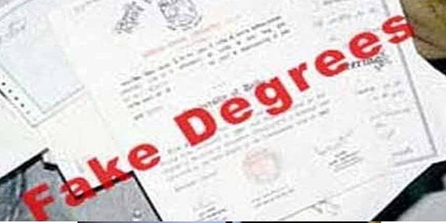 ಬೆಂಗಳೂರು: ಪ್ರತಿಷ್ಟಿತ ವಿಶ್ವವಿದ್ಯಾನಿಲಯಗಳ ನಕಲಿ ಪದವಿ ಪ್ರಮಾಣ ಪತ್ರ ನೀಡುತ್ತಿದ್ದ ಆರೋಪಿಗಳ ಬಂಧನ