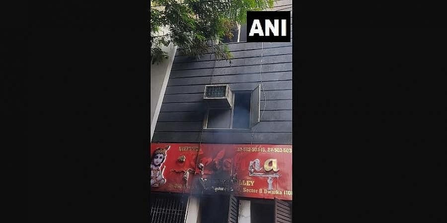 ದೆಹಲಿ ದ್ವಾರಕಾ ಹೋಟೆಲ್ ನಲ್ಲಿ ಅಗ್ನಿ ಅವಘಡ: ಇಬ್ಬರ ಸಜೀವ ದಹನ