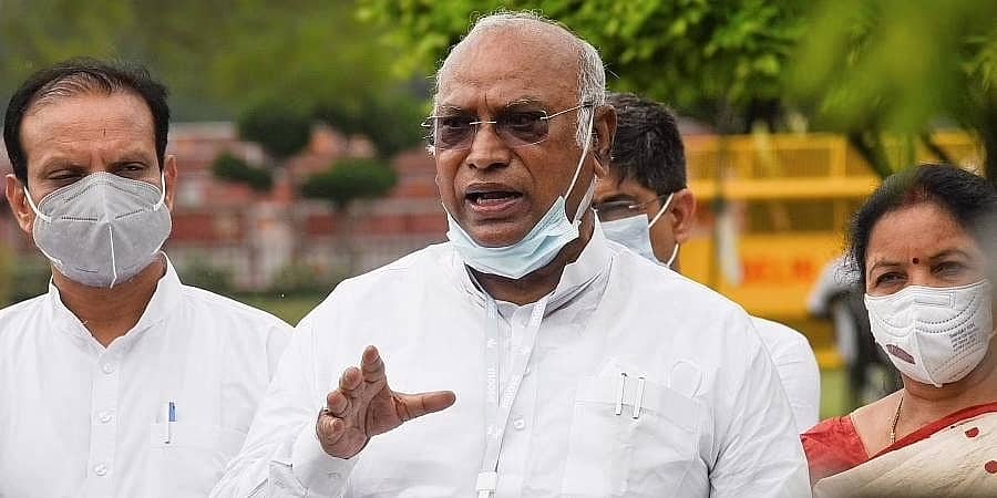 ಅಸ್ಸಾಂ-ಮೇಘಾಲಯ ಗಡಿ ಹಿಂಸಾಚಾರ: ವಿವಾದ ಬಗೆಹರಿಸಲು ಬಿಜೆಪಿ ನೇತೃತ್ವದ ಒಕ್ಕೂಟ ವಿಫಲ; ಮಲ್ಲಿಕಾರ್ಜುನ ಖರ್ಗೆ ವಾಗ್ದಾಳಿ