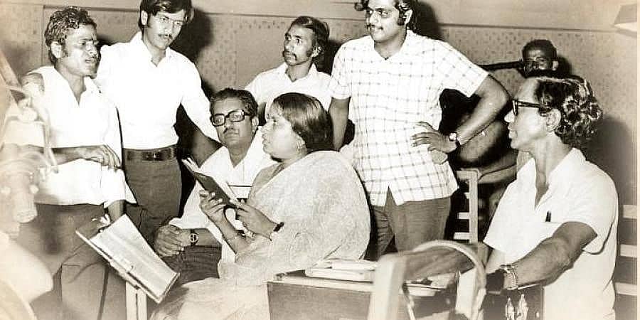 ತಂದೆ ಶಂಕರ್ ಸಿಂಗ್ ಕುರಿತ ಪುಸ್ತಕದ ಮುಖಪುಟ ಅನಾವರಣಗೊಳಿಸಿದ ರಾಜೇಂದ್ರ ಸಿಂಗ್ ಬಾಬು