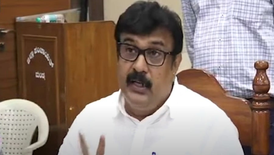 ಸಂಸದೆ ಸುಮಲತಾ ಸುತ್ತ ಗೂಂಡಾಗಳು, ವಂಚಕರಿದ್ದಾರೆ: ಜೆಡಿಎಸ್ ಶಾಸಕ ರವೀಂದ್ರ ಶ್ರೀಕಂಠಯ್ಯ ಆರೋಪ