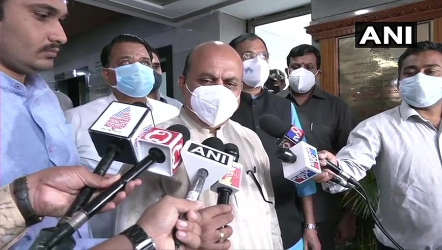 ಸಂಪುಟ ರಚನೆ: ದಿಢೀರ್ ದೆಹಲಿಗೆ ತೆರಳಿದ ಸಿಎಂ ಬೊಮ್ಮಾಯಿ, ಜೆಪಿ ನಡ್ಡಾ ಭೇಟಿ ಬಳಿಕ ಸಚಿವರ ಪಟ್ಟಿ ಅಂತಿಮ ಸಾಧ್ಯತೆ