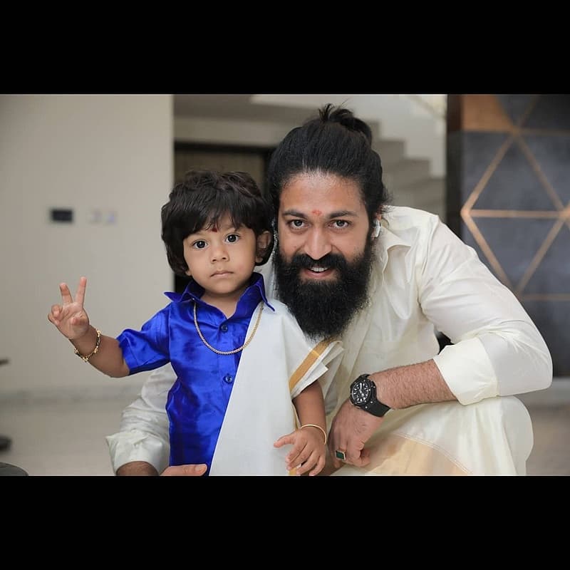 ಮಗನ ಜೊತೆ ರಾಕಿಂಗ್ ಸ್ಟಾರ್ ಯಶ್