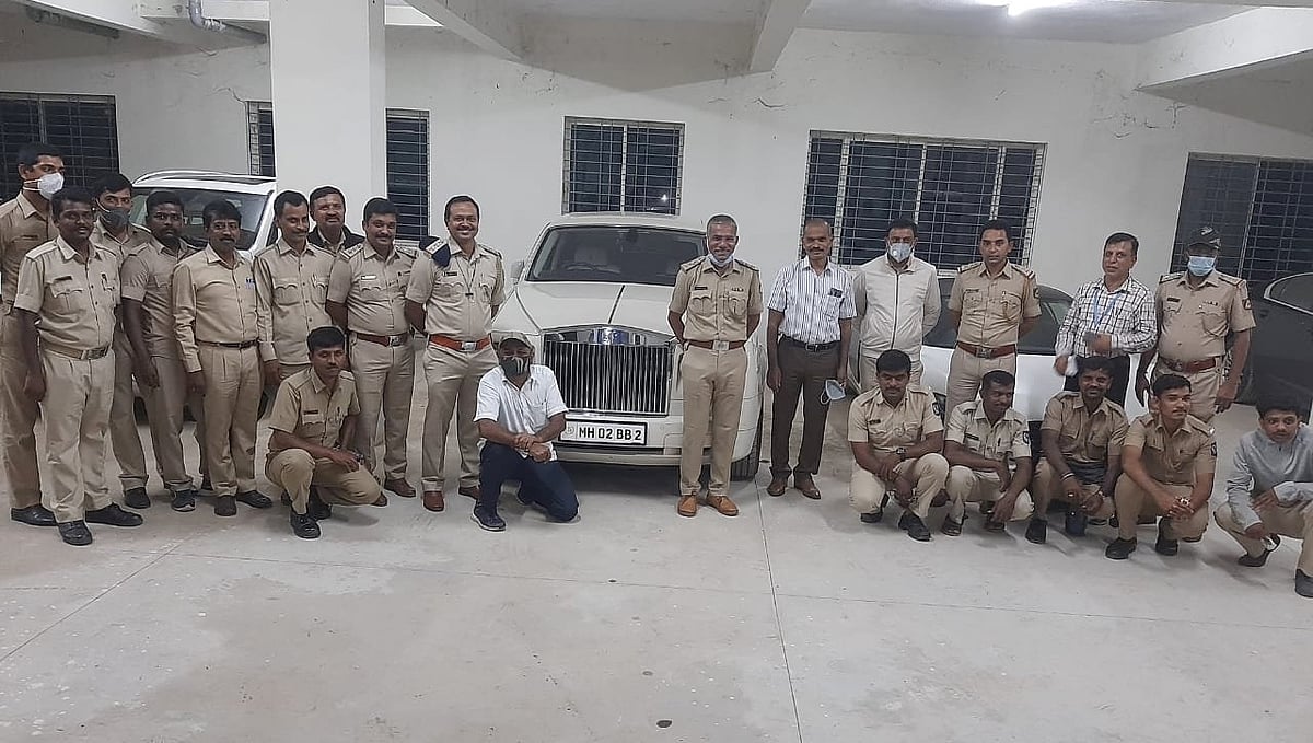 ಯುಬಿ ಸಿಟಿ ಬಳಿ ಆರ್'ಟಿಒ ಅಧಿಕಾರಿಗಳ ದಿಢೀರ್ ಕಾರ್ಯಾಚರಣೆ: 15 ಐಷಾರಾಮಿ ಕಾರುಗಳು ವಶಕ್ಕೆ