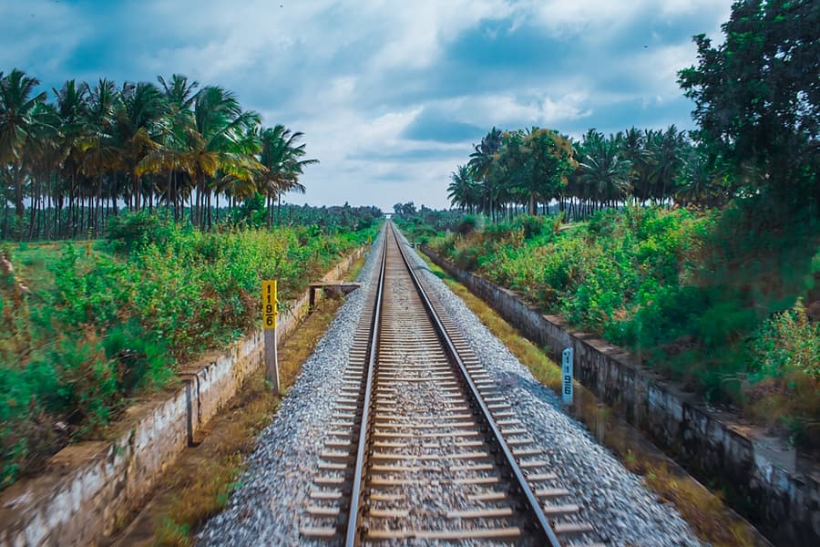 ಕಟ್ಟ ಕಡೆಯ ವಿಸ್ಟಾಡೋಂ ಬೋಗಿಯಿಂದ ಕಾಣುವ ದೃಶ್ಯಾವಳಿ