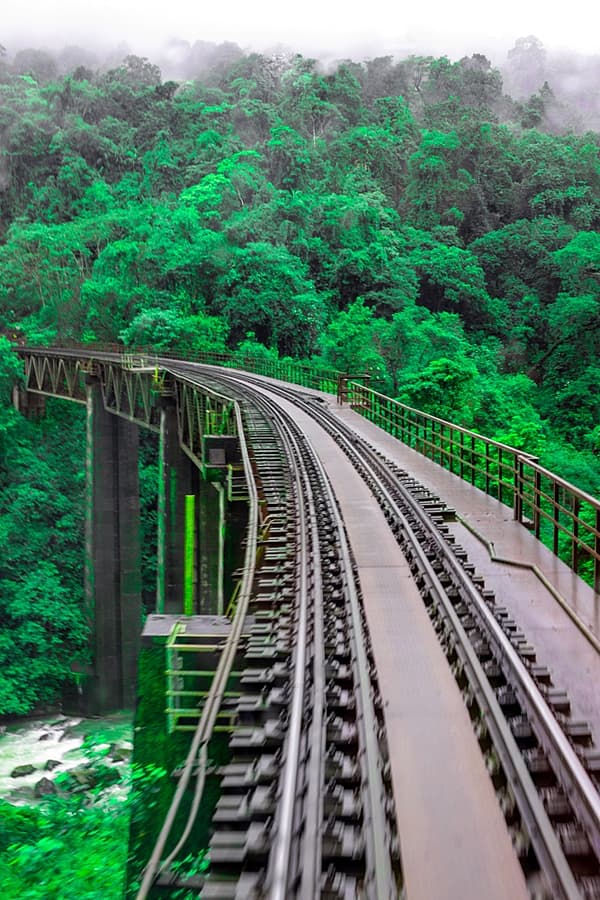 ಪ್ರಪಾತದ ಮೇಲಿನ ರೈಲು ಸೇತುವೆ ನೀಡುವ ಥ್ರಿಲ್ಲು