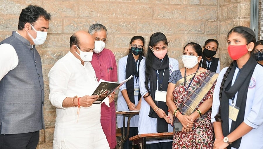 ಶಾಲಾ-ಕಾಲೇಜು ಭೌತಿಕ ತರಗತಿ ಆರಂಭ; 2ನೇ ದಿನ ಶೇ.60ರಷ್ಟು ಮಕ್ಕಳು ಹಾಜರು