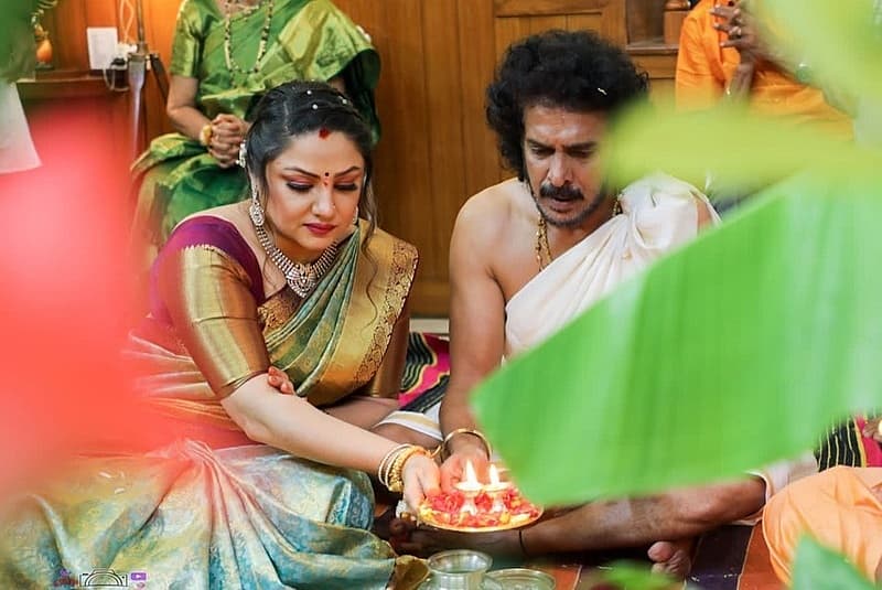 ಉಪೇಂದ್ರ ದಂಪತಿ ವರಮಹಾಲಕ್ಷ್ಮಿ ಪೂಜೆಯಲ್ಲಿ ಪಾಲ್ಗೊಂಡಿರುವುದು