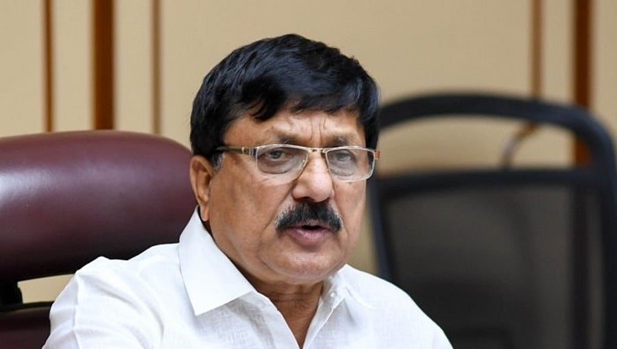ರಾಜ್ಯದಲ್ಲಿ ಶಾಂತಿ, ಸುವ್ಯವಸ್ಥೆ ಕಾಪಾಡುವ ಶಕ್ತಿ ನೀಡಮ್ಮ, ಕ್ರೈಂ ನಡೆಯದಂತೆ ಮಾಡು: ಮೈಸೂರು ಚಾಮುಂಡಿಗೆ ಗೃಹ ಸಚಿವ ಮೊರೆ