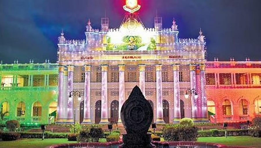ಸಂಜೆ 6.30ರ ನಂತರ ವಿದ್ಯಾರ್ಥಿನಿಯರ ಓಡಾಟಕ್ಕೆ ಮೈಸೂರು ವಿ.ವಿ. ನಿರ್ಬಂಧ: ವ್ಯಾಪಕ ಟೀಕೆ, ವಿರೋಧ