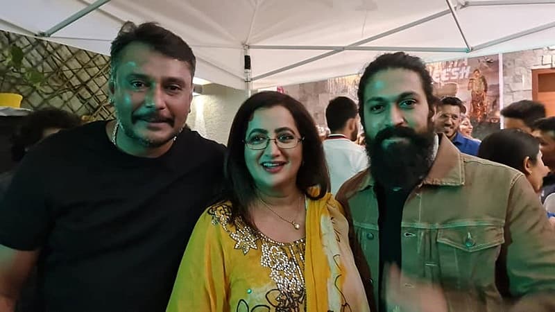 ಜೋಡೆತ್ತುಗಳು ಎಂದು ಖ್ಯಾತರಾಗಿರುವ ಯಶ್ ಮತ್ತು ದರ್ಶನ್ ಜೊತೆ ಸುಮಲತಾ