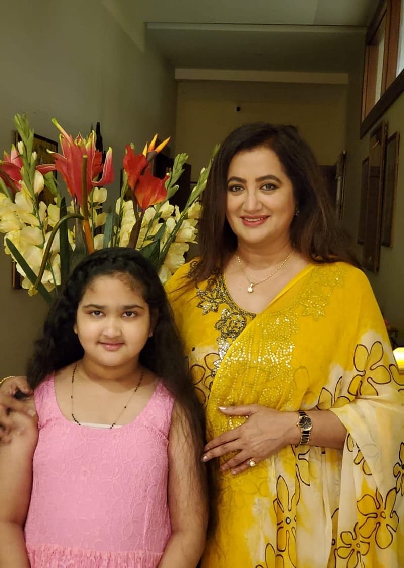 ಪುಟ್ಟ ಬಾಲಕಿ ಬೇಬಿ ಆಕಿರಾ ಜೊತೆ ಸುಮಲತಾ
