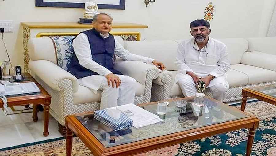 ರಾಜಸ್ಥಾನ ಸಂಪುಟ ಪುನರ್ ರಚನೆ ಕುರಿತ ವಿವಾದದ ನಡುವೆ ಮುಖ್ಯಮಂತ್ರಿ ಗೆಹ್ಲೋಟ್ ಭೇಟಿಯಾದ ಡಿಕೆ ಶಿವಕುಮಾರ್!