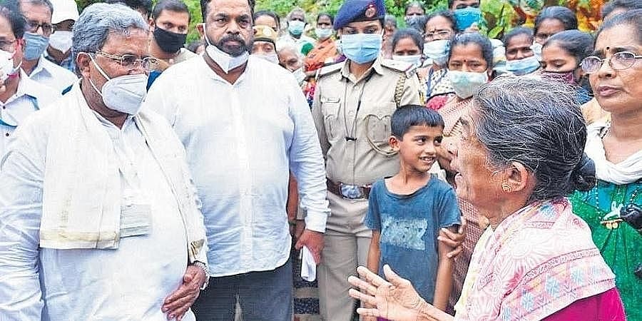 ಪ್ರವಾಹ ಪೀಡಿತ ಉತ್ತರ ಕನ್ನಡಕ್ಕೆ ಮಾಜಿ ಸಿಎಂ ಭೇಟಿ: ನೆರೆ ಸಂತ್ರಸ್ತರಿಗೆ ಸಾಂತ್ವನ ಹೇಳಿ, ಬಿಜೆಪಿ ವಿರುದ್ಧ ಕಿಡಿಕಾರಿದ ಸಿದ್ದರಾಮಯ್ಯ