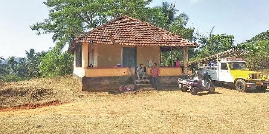 75ನೇ ಸ್ವಾತಂತ್ರ್ಯೋತ್ಸವ ಆಚರಿಸಲು ಸಜ್ಜಾಗಿದೆ ಬ್ರಿಟಿಷರ ಬಾವುಟ ಕೆಳಗಿಳಿಸಿ, ತ್ರಿವರ್ಣ ದ್ವಜ ಹಾರಿಸಿದ ಮೊಟ್ಟ ಮೊದಲ ಗ್ರಾಮ!