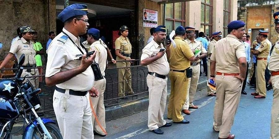 ರೈಲು ನಿಲ್ದಾಣ, ಅಮಿತಾಬ್ ಬಚ್ಚನ್ ಮನೆಗೆ ಬಾಂಬ್ ಇಟ್ಟಿರುವುದಾಗಿ ಬೆದರಿಕೆ ಕರೆ: ಇಬ್ಬರ ಬಂಧನ