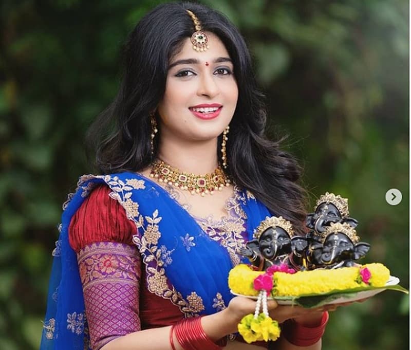ಗಣೇಶೋತ್ಸವ ಸಂದರ್ಭದಲ್ಲಿ ಕೈಯಲ್ಲಿ ಗಣೇಶ ವಿಗ್ರಹ ಹಿಡಿದ ನಟಿ ಅಧಿತಿ ಪ್ರಭುದೇವಾ
