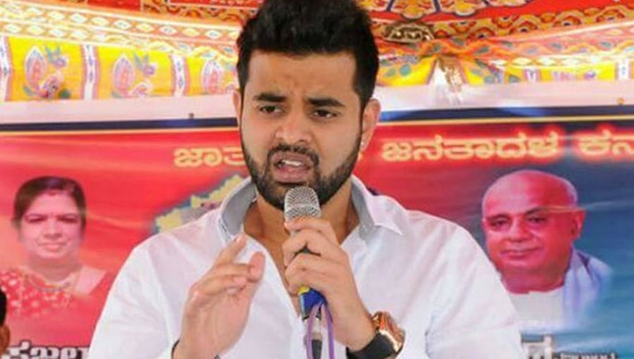 ಕೆಲಸ ಮಾಡಿ ತೋರಿಸಬೇಕೇ ಹೊರತು ಫೋಟೋ ಹಾಕಿ ಪೋಸ್ ಕೊಡಬಾರದು: ಪ್ರೀತಂ ಗೌಡಗೆ ಪ್ರಜ್ವಲ್ ರೇವಣ್ಣ ಟಾಂಗ್