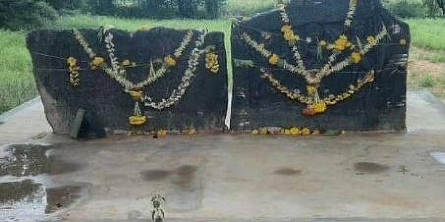 ಚಿತ್ರದುರ್ಗ: ತಮಟಕಲ್ಲಿನಲ್ಲಿ 6ನೇ ಶತಮಾನದ ವೀರಗಲ್ಲು, ಪುರಾತನ ತಮಿಳು ಶಾಸನ ಮರುಸ್ಥಾಪನೆ!