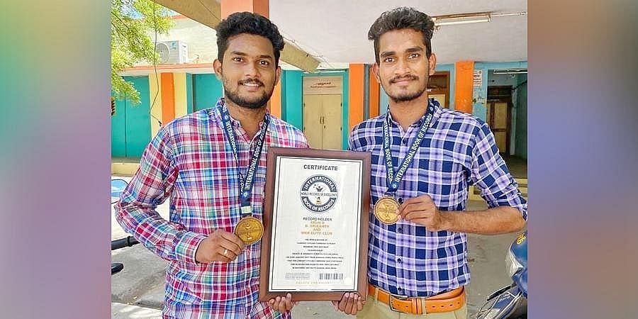 ಪರಿಸರ ನಾಶ ವಿರುದ್ಧ ಸೈಕ್ಲಿಸ್ಟ್ ಸಹೋದರರ ಸವಾಲ್: 48 ಗಂಟೆಗಳಲ್ಲಿ 5,000 ಸಸಿ ನೆಟ್ಟು ದಾಖಲೆ