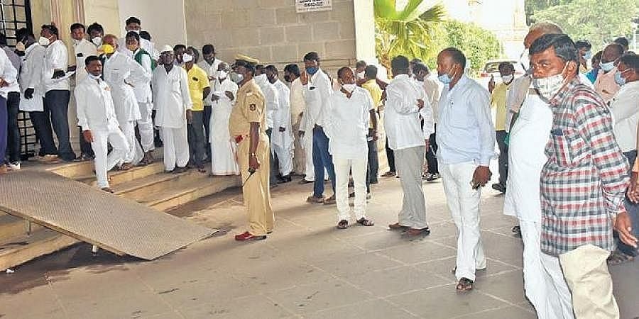 ಸ್ಥಗಿತಗೊಂಡ ಯೋಜನೆಗಳ ಪುನರಾರಂಭಕ್ಕೆ ಶೀಘ್ರವೇ ಆದೇಶ ನೀಡಲಾಗುತ್ತದೆ: ಸಿಎಂ ಬೊಮ್ಮಾಯಿ