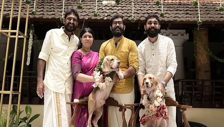 ಸಾಕುನಾಯಿಗಳ ವಿವಾಹ ಏರ್ಪಡಿಸಿ ಅತಿಥಿಗಳಿಗೆ ಚಿಕನ್ ಬಿರಿಯಾನಿ ಉಣಬಡಿಸಿದ ಕೇರಳದ ಕುಟುಂಬ!