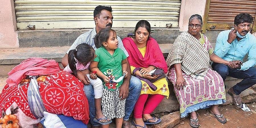 ಗೋದಾಮು ಸ್ಫೋಟ ಪ್ರಕರಣ: ಜೀವದ ಹಂಗು ತೊರೆದು ಇತರರ ಜೀವ ಉಳಿಸಿ ಮಾನವೀಯತೆ ಮೆರೆದ ಜನತೆ!