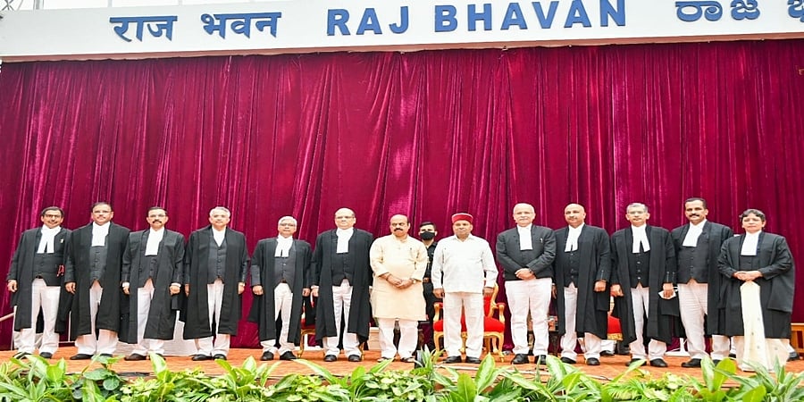 ರಾಜ್ಯ ಹೈಕೋರ್ಟ್ ನ ಕಾಯಂ ಹೆಚ್ಚುವರಿ ನ್ಯಾಯಮೂರ್ತಿಗಳಾಗಿ 10 ನ್ಯಾಯಮೂರ್ತಿಗಳ ಪ್ರಮಾಣ ವಚನ