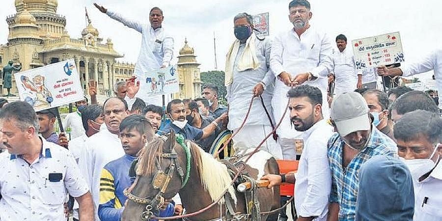 ರೈತರದ್ದು ಪ್ರಾಯೋಜಿತ ಪ್ರತಿಭಟನೆ ಎಂದ ಸಿಎಂ ಬೊಮ್ಮಾಯಿ ವಿರುದ್ದ ಸಿದ್ದರಾಮಯ್ಯ ತೀವ್ರ ಕಿಡಿ