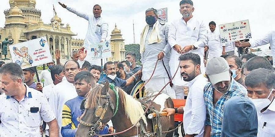 ರೈತರದ್ದು ಪ್ರಾಯೋಜಿತ ಪ್ರತಿಭಟನೆ ಎಂದ ಸಿಎಂ ಬೊಮ್ಮಾಯಿ ವಿರುದ್ದ ಸಿದ್ದರಾಮಯ್ಯ ತೀವ್ರ ಕಿಡಿ