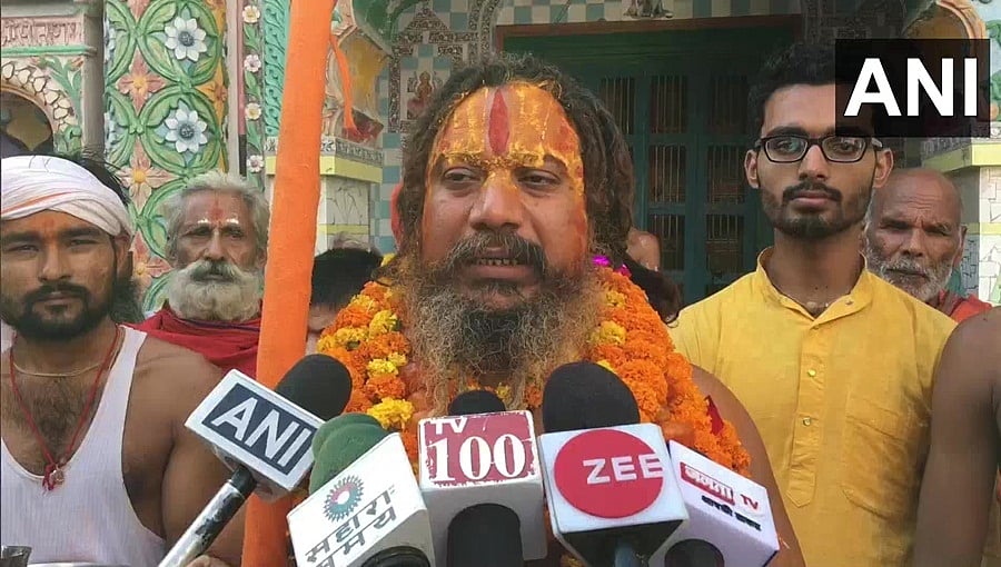 "ಭಾರತವನ್ನು ಹಿಂದೂ ರಾಷ್ಟ್ರ ಎಂದು ಘೋಷಿಸಿ..ಇಲ್ಲವಾದಲ್ಲಿ ಜಲಸಮಾಧಿಯಾಗುವೆ": ಕೇಂದ್ರಕ್ಕೆ ಪರಮಹಂಸ್​ ದಾಸ್
