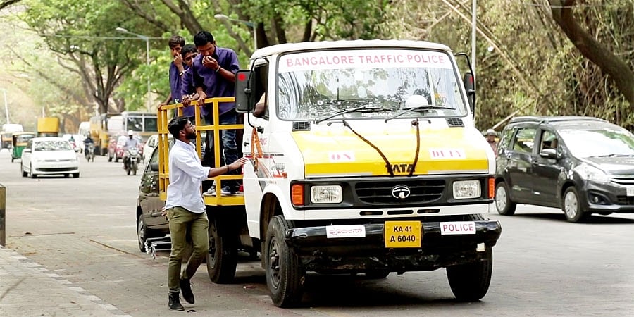 ಟೋಯಿಂಗ್ ಮಾಡಿದ್ದ ವಾಹನ ಬಿಡಲು 800 ರೂ ಲಂಚಕ್ಕೆ ಬೇಡಿಕೆ; ಟೋಯಿಂಗ್ ಸಿಬ್ಬಂದಿ ವಶಕ್ಕೆ