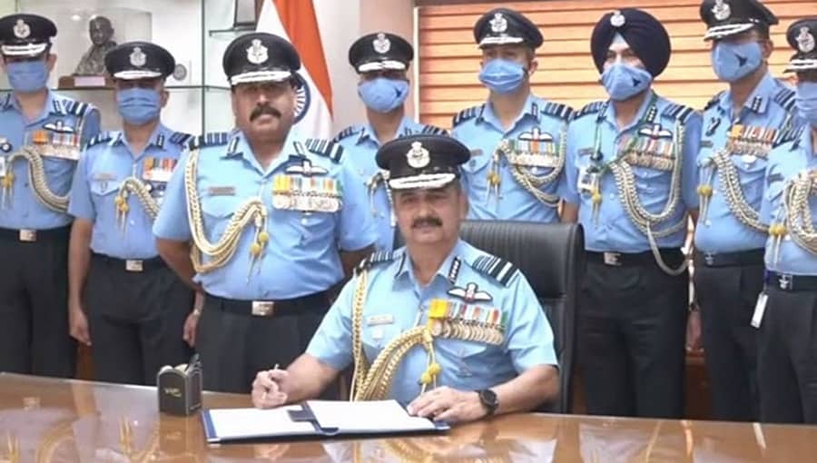 ಭಾರತೀಯ ವಾಯುಪಡೆ ನೂತನ ಮುಖ್ಯಸ್ಥರಾಗಿ ಏರ್ ಚೀಫ್ ಮಾರ್ಷಲ್ ವಿ.ಆರ್. ಚೌಧರಿ ಅಧಿಕಾರ ಸ್ವೀಕಾರ